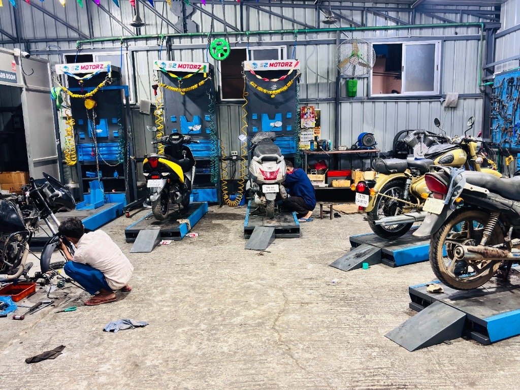 S2 Motorz genuine workshop bays in Ganapathy, Coimbatore